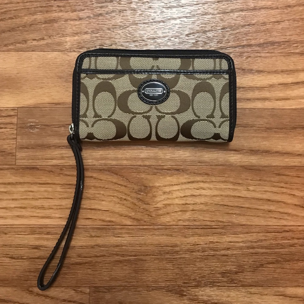 COACH Wristlet - LIKE NEW